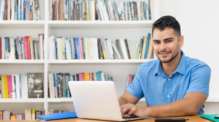 Ventajas y desventajas de estudiar una carrera virtual