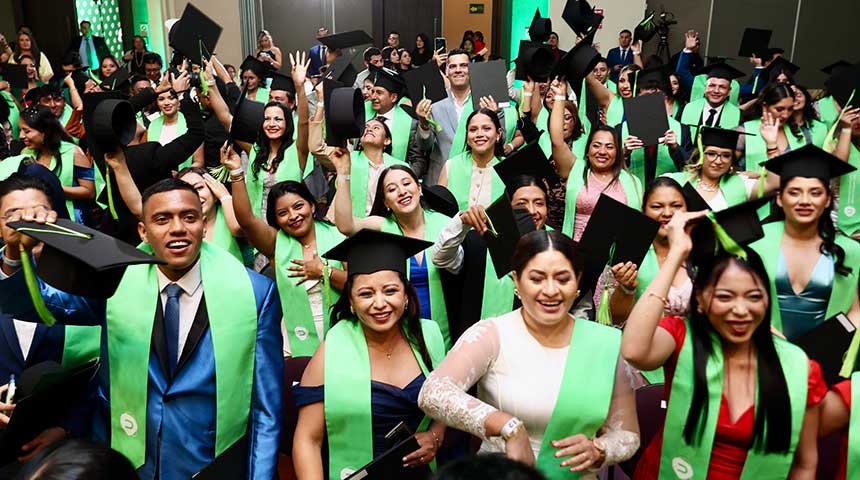 Diario El Universo | Ceremonia de Graduación Ecuador 2025